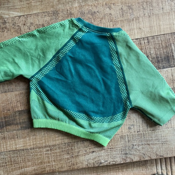 Fabletics short sleeve 2-piece set - Picture 3 of 3